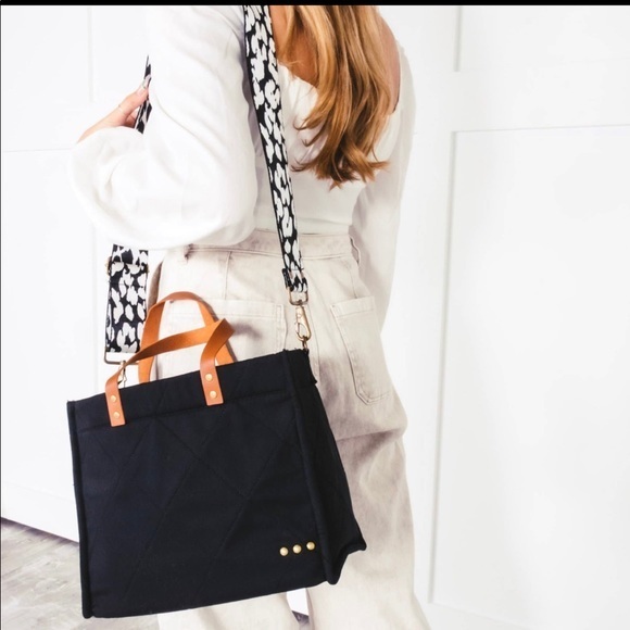 BLACK‎ QUILTED CROSSBODY TOTE - Picture 1 of 6
